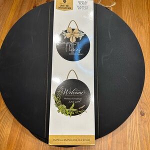 Hampton Art Shiplap Wood Plank Round 15.75" Black